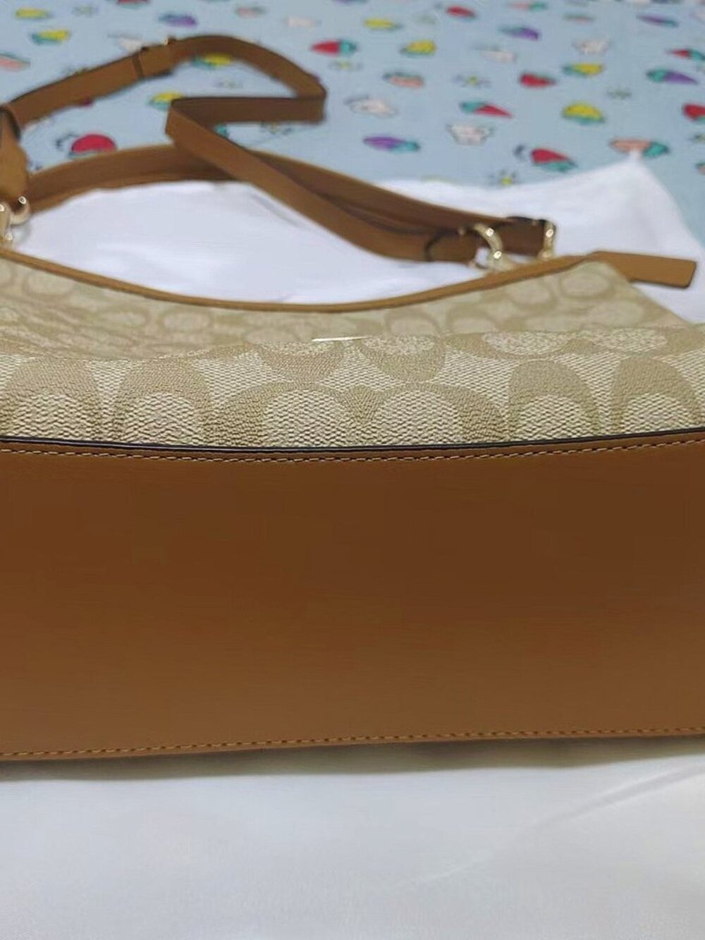 Classic Coach Hobo Bag in Beige Signature Canvas Tan Leather Trim - Picture 4 of 10